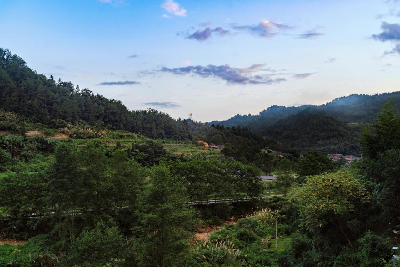 Whispering Mountains Boutique Hotel Zhangjiajie Dış mekan fotoğraf