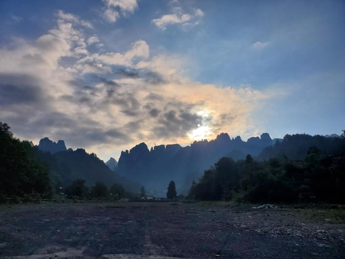 Whispering Mountains Boutique Hotel Zhangjiajie Dış mekan fotoğraf